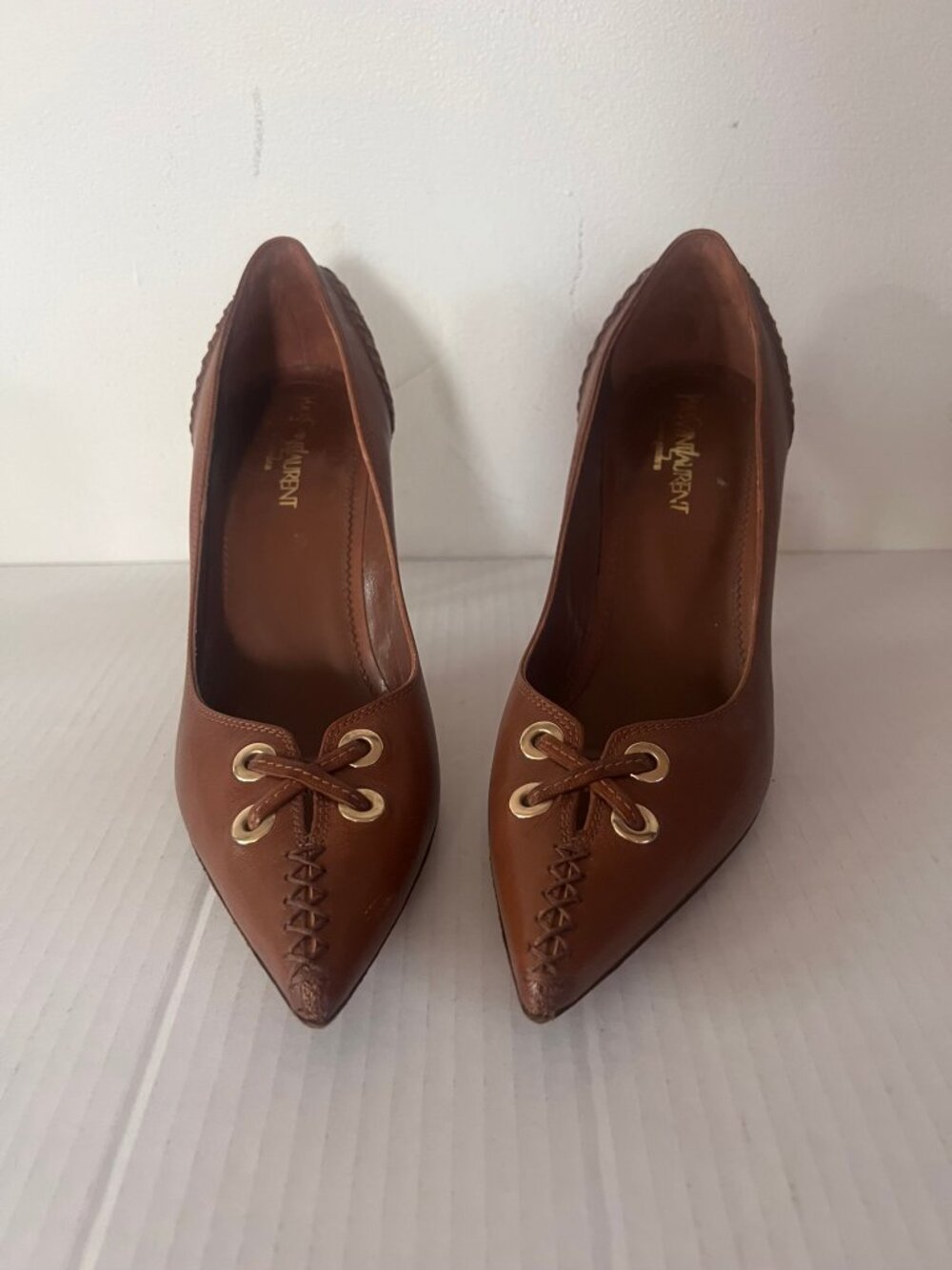 Y2K VINTAGE YVES SAINT LAURENT FRONT TIE PUMP POINTY TOE HEELS SZ 38.5 IT / 8.5